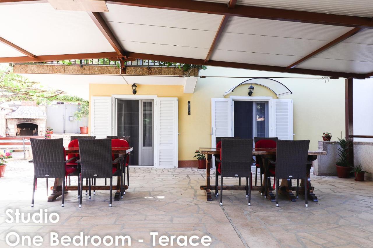 Relax Apartments - Big Terace & Grill Vrsar Exterior foto